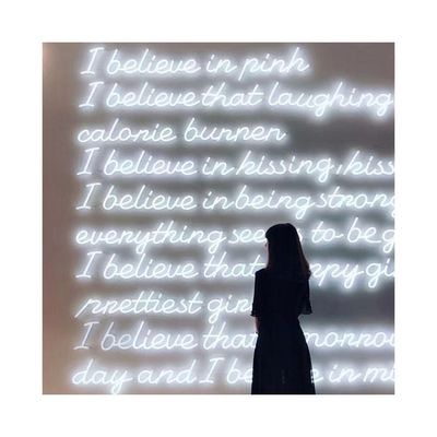 Contemporary Style Neon Light Sign Custom Logo Voor een opvallende ruimte