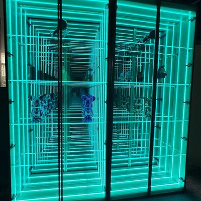 Aanpasbaar paarse Lego wijnrek met LED-strooklicht en infinity-displaykast