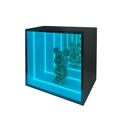 Aanpasbare kleuren LED-glasspiegel-display voor een moderne wijnkast