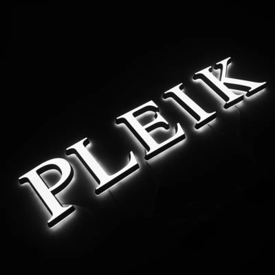 Elektronische bedrijfslogo's 3d letter teken roestvrij staal achtergrondverlicht teken met vrij ontwerp