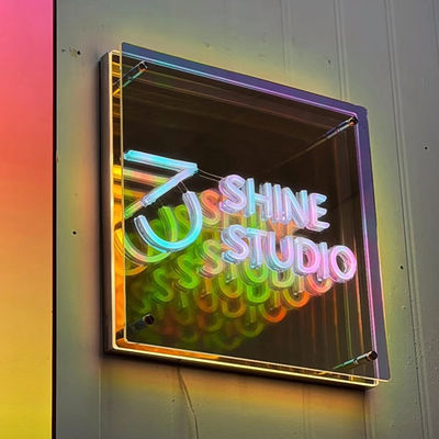 Aanpasbare kleuren 3D LED Infinity Effect Mirror Light Neon Sign met glasmateriaal