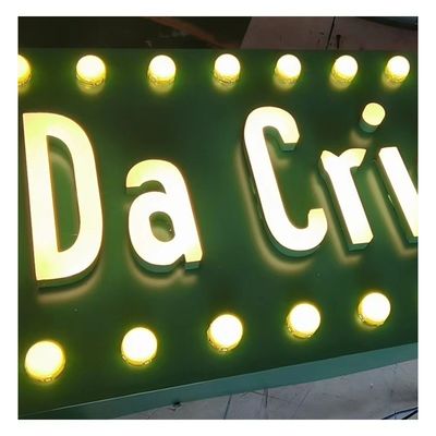Indoor Outdoor Advertising Display met LED Marquee Letter Lights en Retro Metal Sign