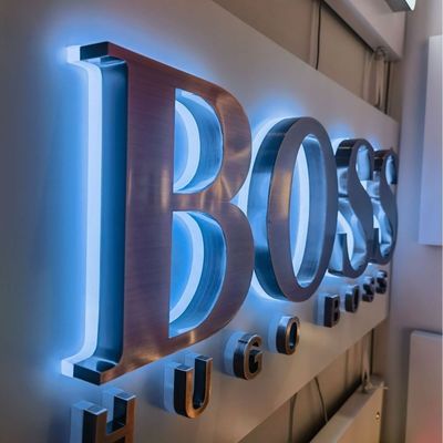 Hoge helderheid LED Light Up Logo Acrylisch bord voor busstation