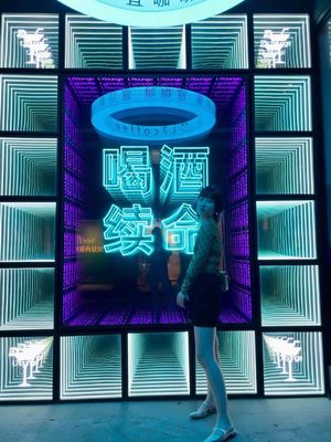 Oneindige visuele kunst lichtbak Melle Abyss spiegel 3D lichtgevende letter logo neon Billboard